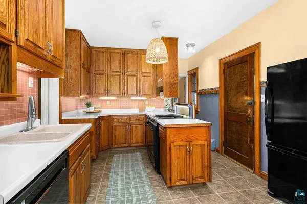 2327 E 4th St, Duluth, MN 55812
