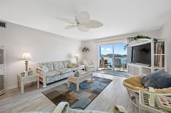 285 107 AVE #306, Treasure Island, FL 33706