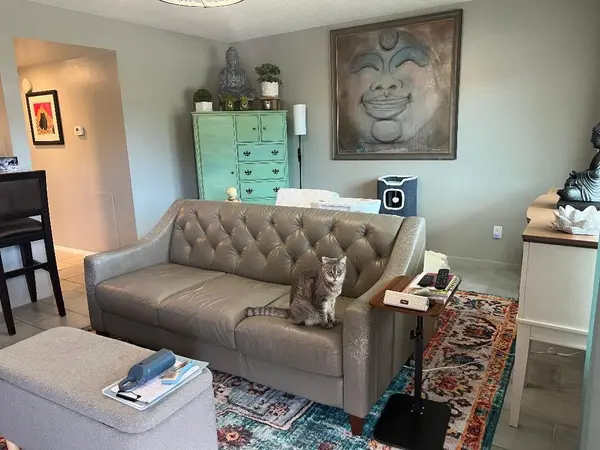 2000 WORLD PARKWAY BLVD #20, Clearwater, FL 33763