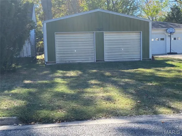 482 E Walnut ST, Nashville, IL 62263