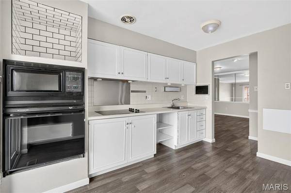 10315 Forest Brook Lane #F, St Louis, MO 63146