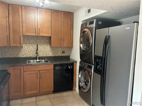 1729 Canary CV, Brentwood, MO 63144