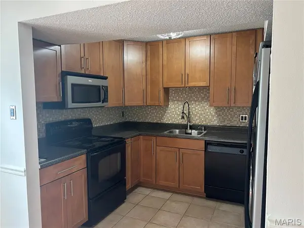 1729 Canary CV, Brentwood, MO 63144