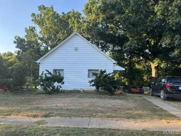 325 W Mechanic ST, Hillsboro, IL 62049