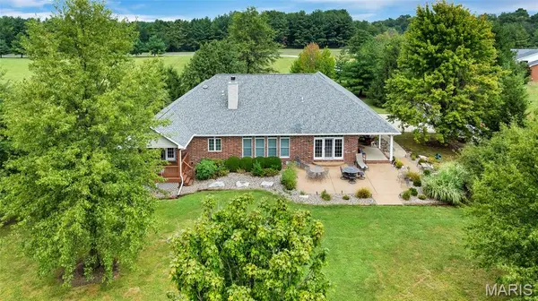 5704 Vogel PL, Millstadt, IL 62260