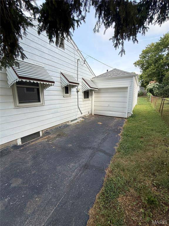 9421 Kathlyn DR, Woodson Terrace, MO 63134