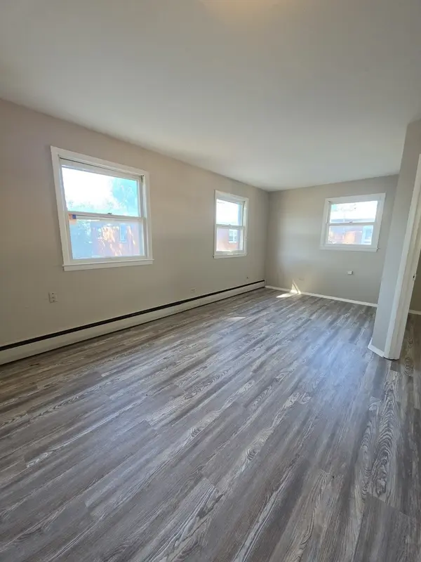 67 N Aldine ST #5, Elgin, IL 60123