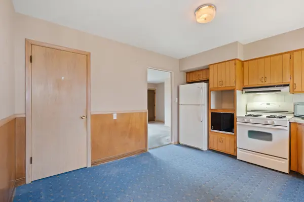 537-541 N Edgelawn DR #541, Aurora, IL 60506