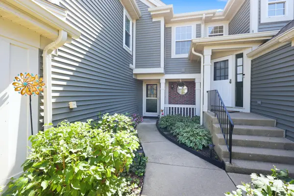 943 Little Falls CT #943, Elk Grove Village, IL 60007
