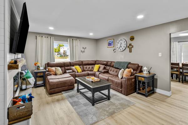 406 Dixie HWY, Beecher, IL 60401