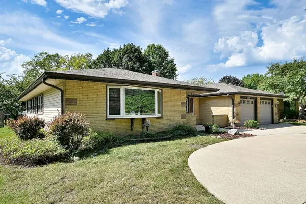 132 S Staffire Drives, Schaumburg, IL 60193
