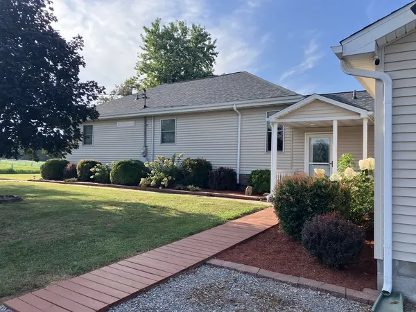 12268 Saraville RD, Marion, IL 62959