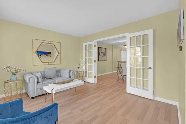 206 Albert DR, Vernon Hills, IL 60061