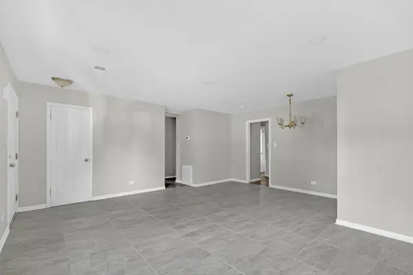 63 W Manchester DR, Wheeling, IL 60090