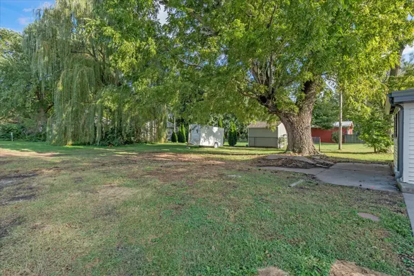 1219 Devils Glen RD, Bettendorf, IA 52722