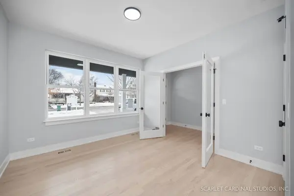 100 E Adams AVE, Villa Park, IL 60181