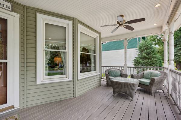 5909 N East Circle AVE, Chicago, IL 60631