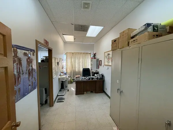 665 Pasquinelli DR #B201, Westmont, IL 60559