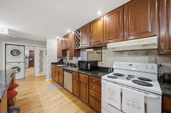 801 Oakton ST #204, Elk Grove Village, IL 60007