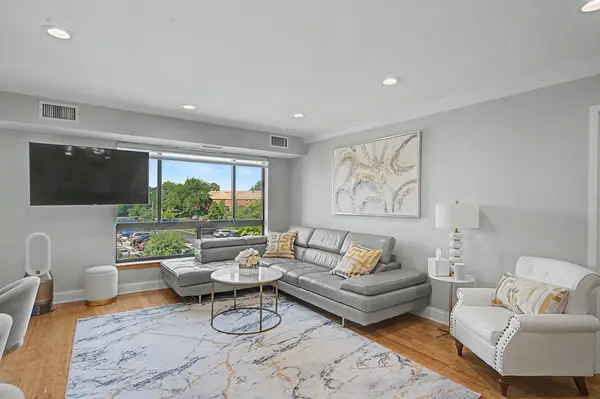 701 FORUM SQ #210, Glenview, IL 60025
