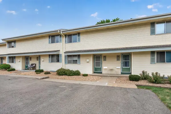 459 Mailand CT S, Maplewood, MN 55119