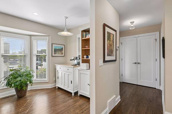 1952 Dupont AVE S, Minneapolis, MN 55403