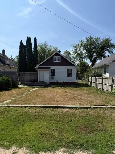 1019 9th AVE N, Fargo, ND 58102