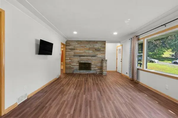 1689 Edgemont ST, Maplewood, MN 55117