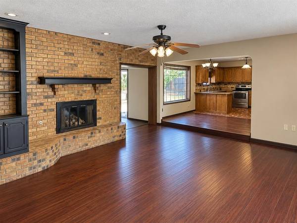 2515 Thomas CIR, Clinton, OK 73601
