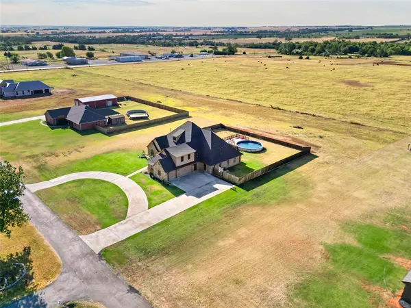 608 Edgewood Rd. ST, Canute, OK 73626