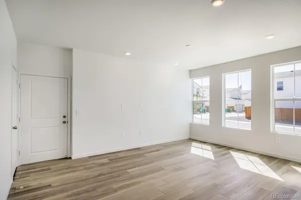 350 N Bersshine CT, Watkins, CO 80137