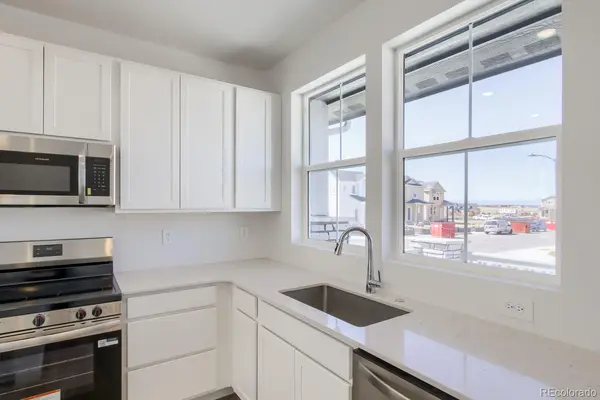 350 N Bersshine CT, Watkins, CO 80137