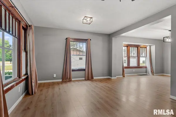 509 W CENTRAL ST, Nokomis, IL 62075