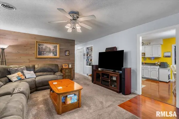 1103 N NOBLE ST, Virden, IL 62690
