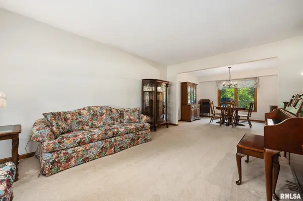 331 E ELLER DR, East Peoria, IL 61611