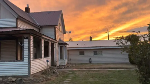 206 E Crawford St, Deer Park, WA 99006