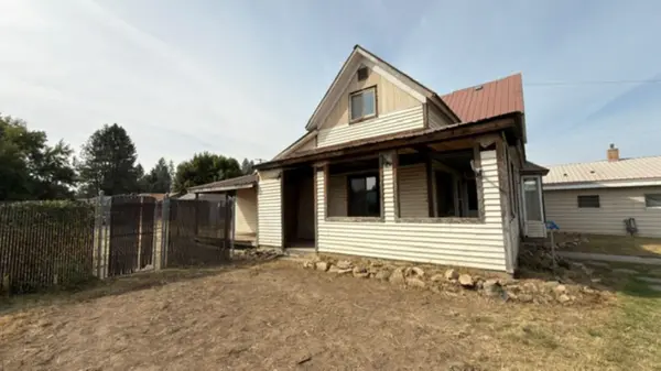 206 E CRAWFORD Rd, Deer Park, WA 99006