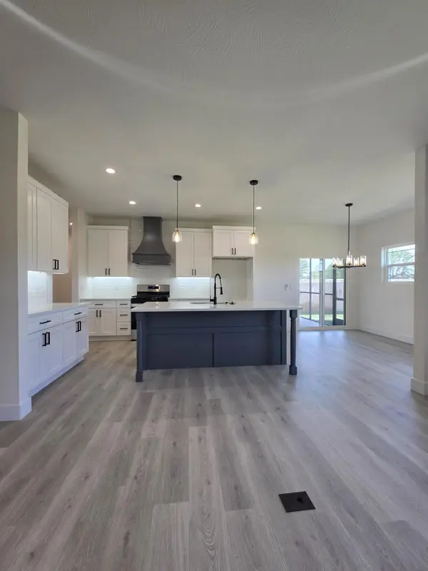 121 E Teakwood AVE, Clever, MO 65631