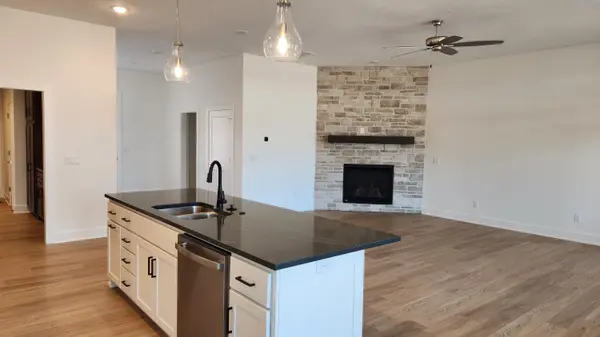 2423 E Swallow ST, Springfield, MO 65804