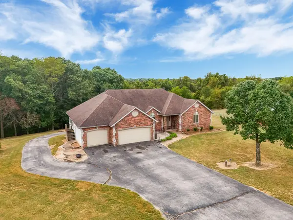 1818 W Country Hill LN, Nixa, MO 65714