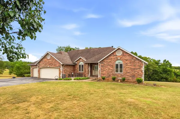 1818 W Country Hill LN, Nixa, MO 65714