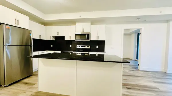 107 ROGER ST #506, Waterloo, ON N2J 1A4