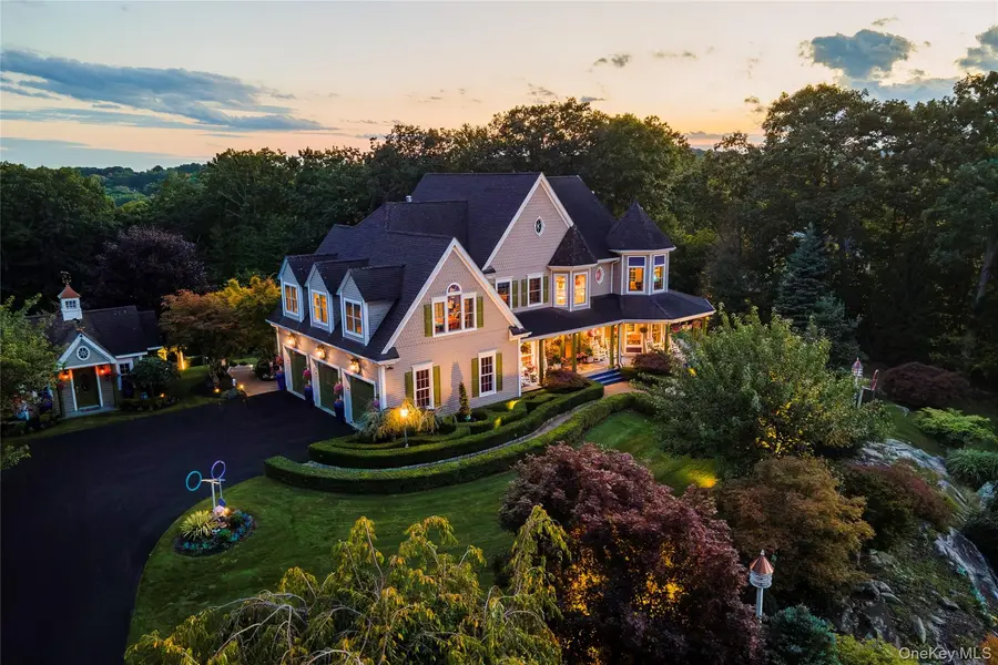 40 Sprucetop DR, Mahopac, NY 10541