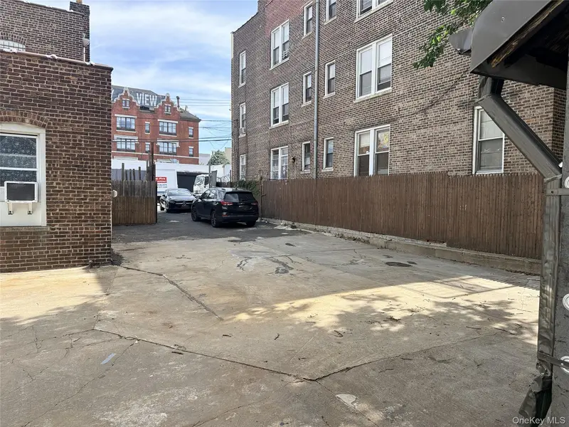 35-02 Bradley AVE, Long Island City, NY 11101