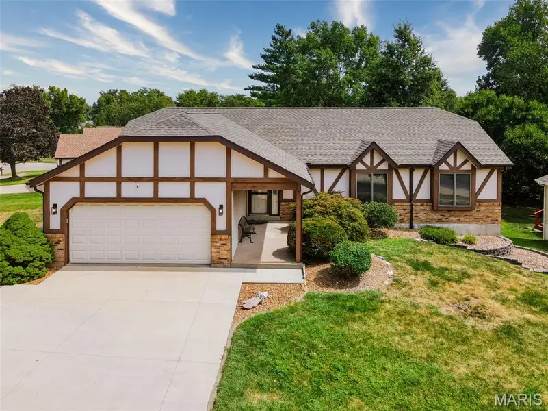 12 Meadow Crest CT, St Charles, MO 63303
