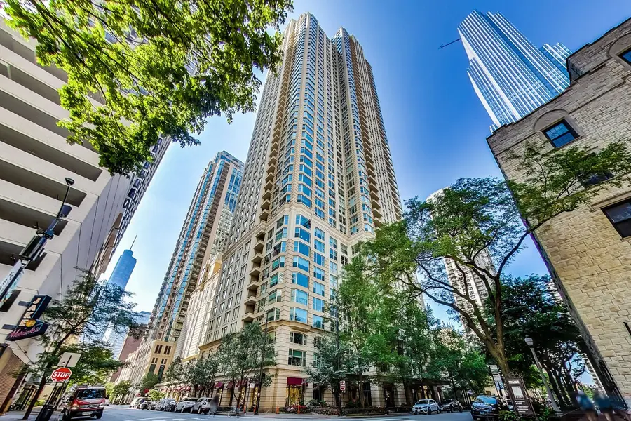 25 E Superior ST #1703, Chicago, IL 60611