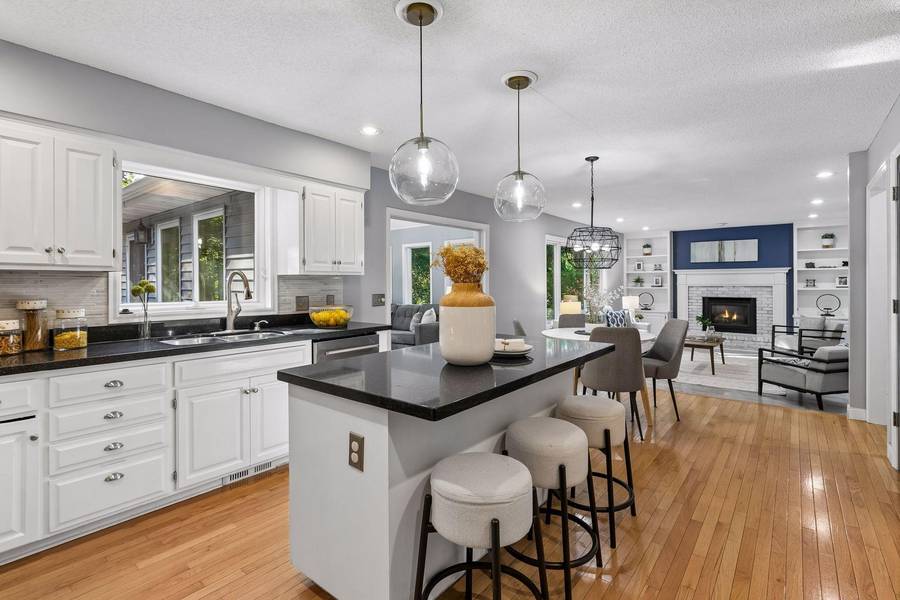 4747 Burr Oak ST, Eagan, MN 55122
