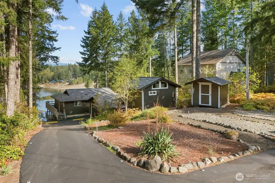 281 NE Lakeshore DR S, Belfair, WA 98588