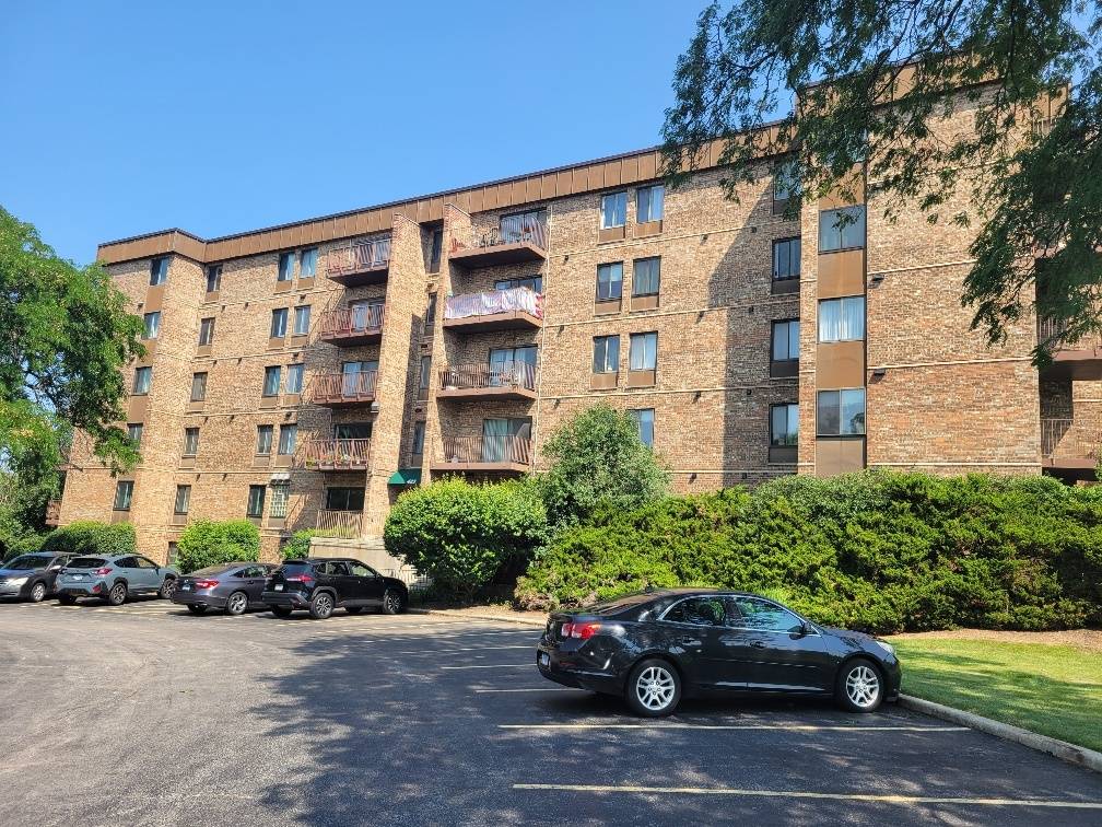425 Walnut Creek LN #1305, Lisle, IL 60532