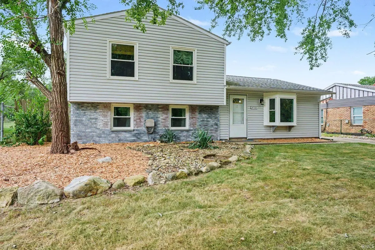 3721 Riverside DR, South Bend, IN 46628